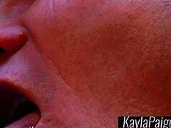 Kayla Paiges的剃光阴户在激烈的性爱后被Evan Stones的精液覆盖