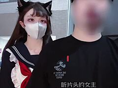 亚洲熟女在激烈的肛交后接受了射精